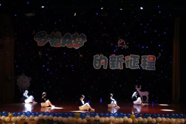 一杯敬朝阳一杯敬月光是什么歌