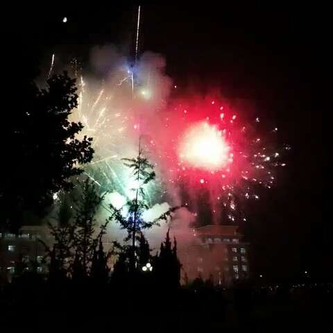 等不到天黑烟火不会太完美什么歌