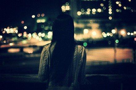 你的爱总在不远地方等着我是什么歌