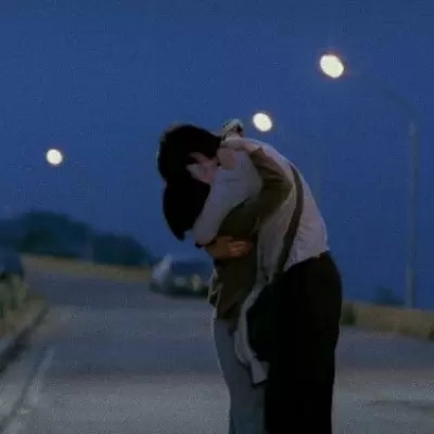 我试着把孤独藏进耳机是什么歌