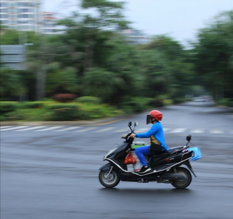 骑上我的小摩托是什么歌