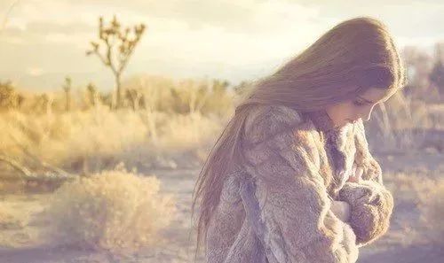 回忆总想哭一个人太孤独是什么歌