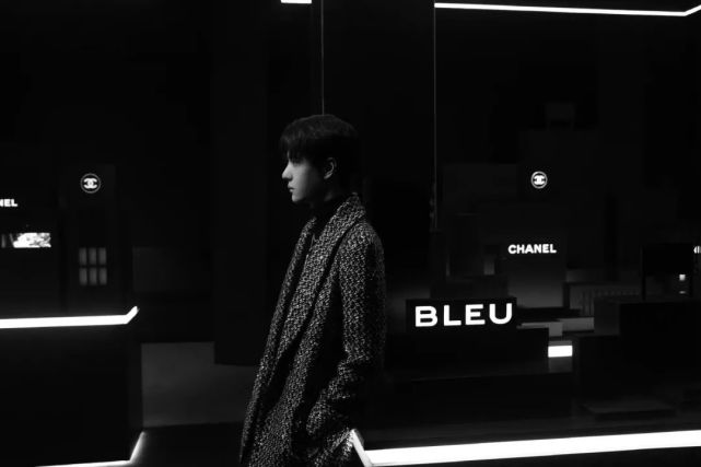 落入你的眼睛是什么歌