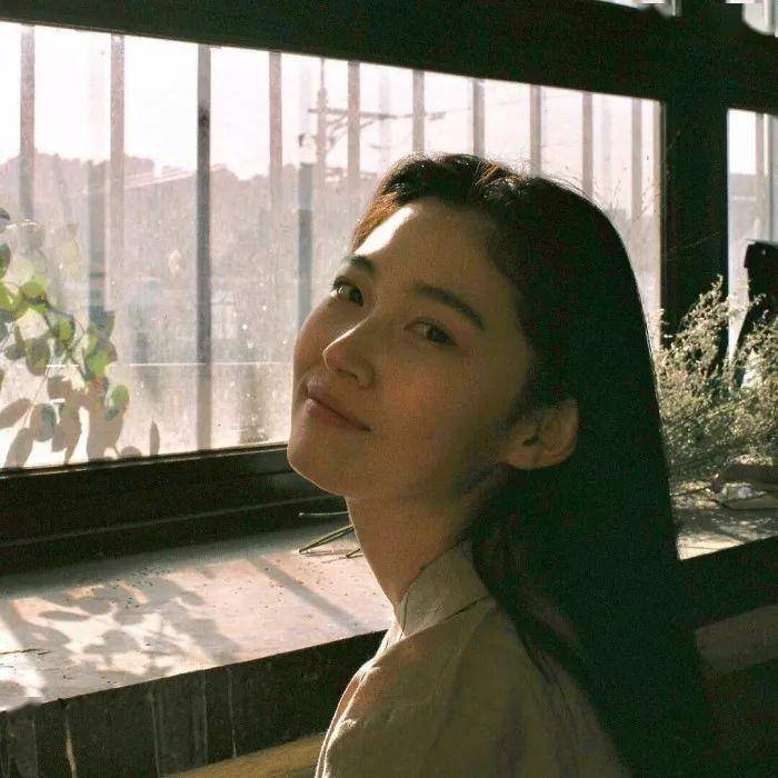 风吹来的砂落在悲伤的眼里什么歌