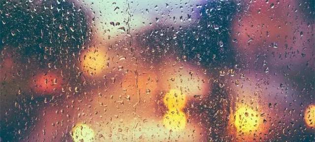 下雨的天空突然雷声轰隆隆是什么歌