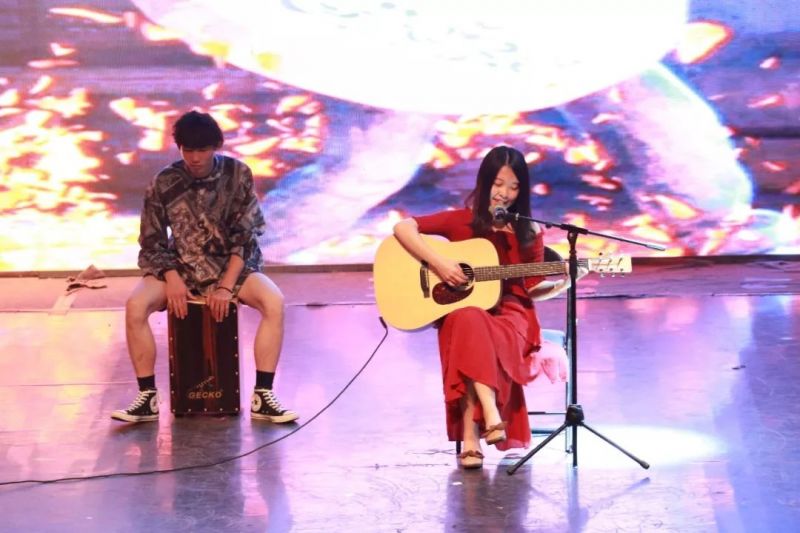 给我一杯酒给我一支烟是什么歌曲