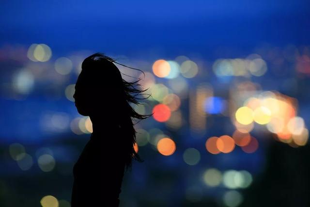 温柔的晚风轻轻的吹过这是什么歌