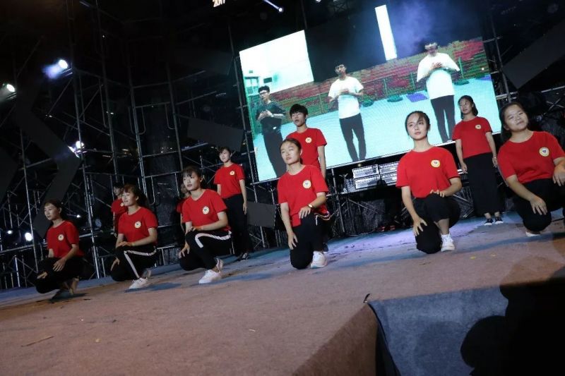 曾经多少次跌倒在路上是什么歌