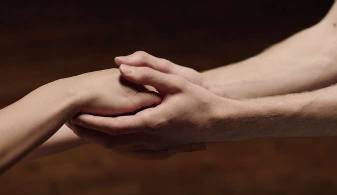 请你为我再将双手舞动是什么歌