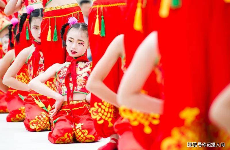 请把你的微笑留下是什么歌