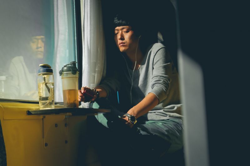 多少人走着却困在原地是什么歌