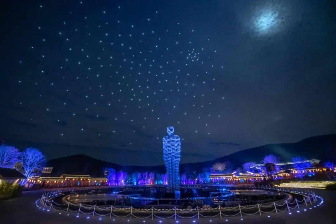 流星雨洒满天际什么歌