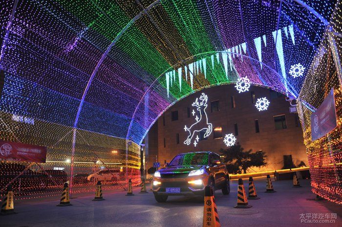 酒红灯绿的灿烂春光是什么歌