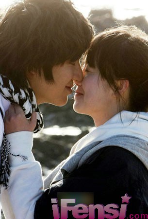 吻吻吻你的心什么歌