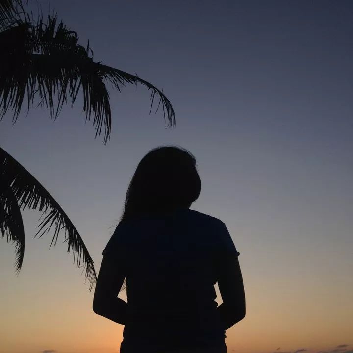 穿梭时间的画面的钟是什么歌