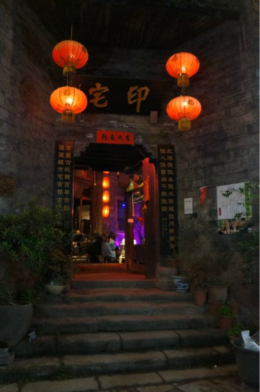 灯光熄灭了 音乐停止了是什么歌