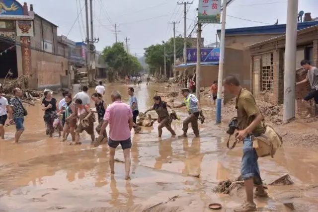 我深深的爱着你这片土地是什么歌