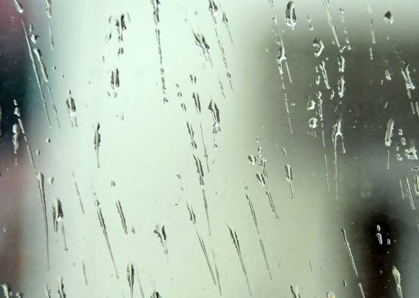 雨下的时候是想念的汹涌是什么歌