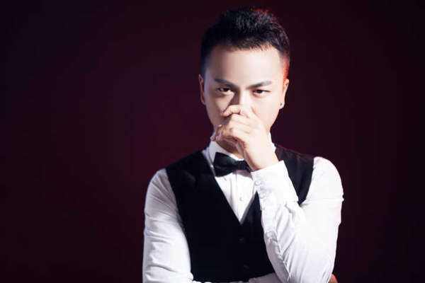 我的泪强忍不住是什么歌