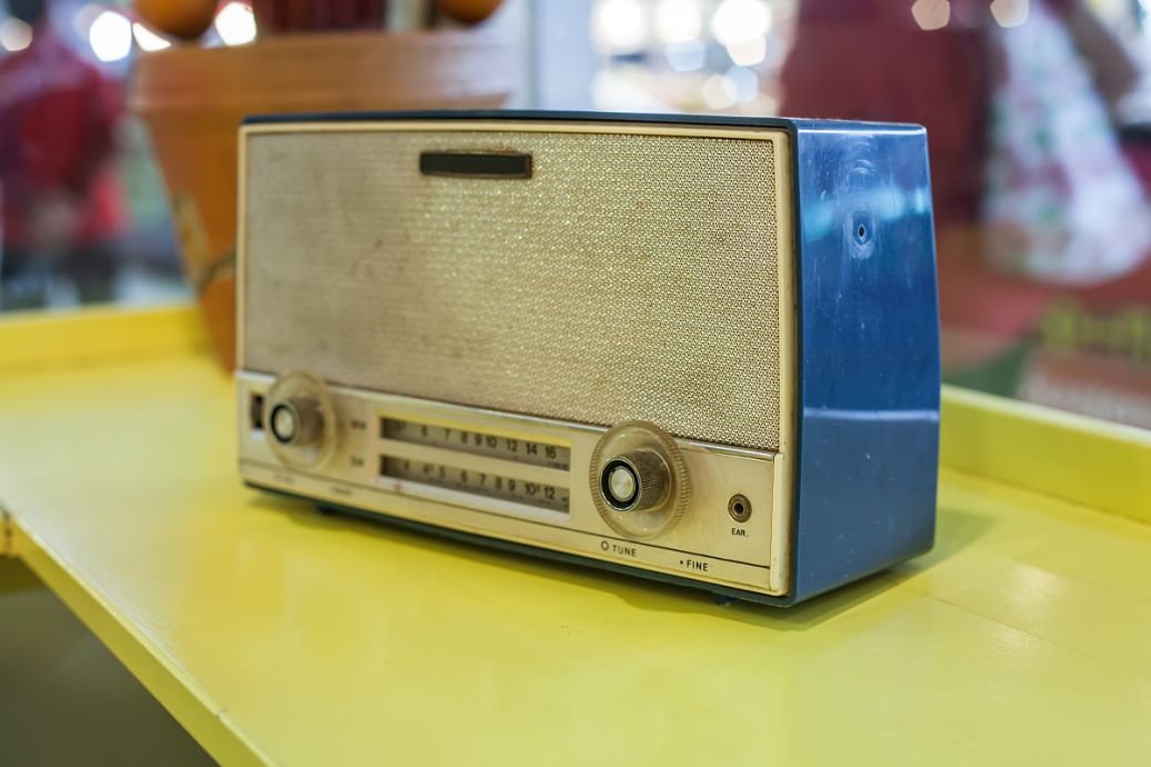 当我年轻时常听收音机是什么歌