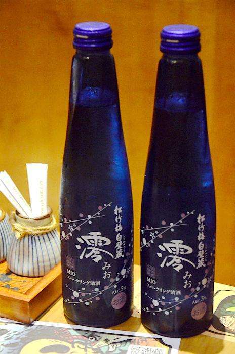 酒喝干再斟满是什么歌曲