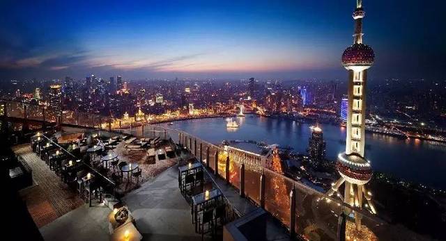 还是那个地点那条街是什么歌