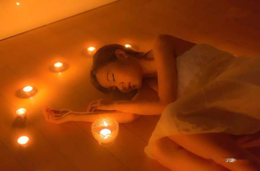 烛光中你的笑容是什么歌