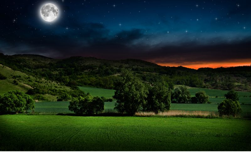 每当月亮挂在天上是什么歌