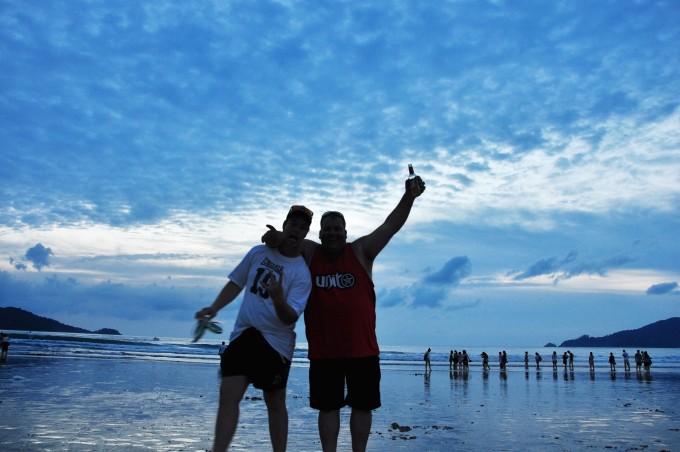 立在船头向你挥挥手什么歌曲