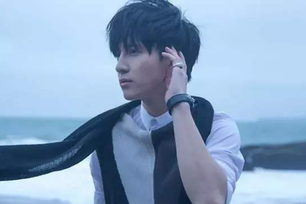 分开时难过不能说是什么歌