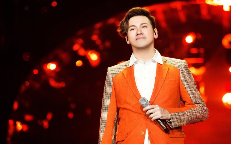 真正爱你的人独自守着伤悲是什么歌