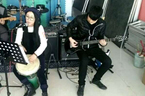 逃不掉也忘不掉是什么歌