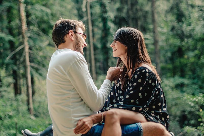 亲爱的人啊你在哪里是什么歌