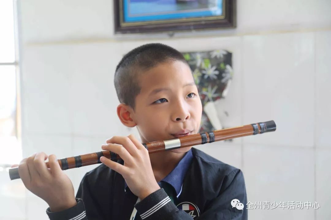 坐似一张弓站似一棵松什么歌