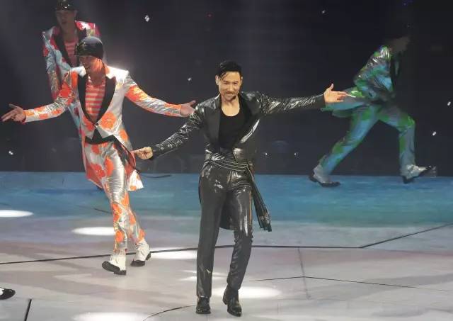 我的爱一天比一天更热烈是什么歌