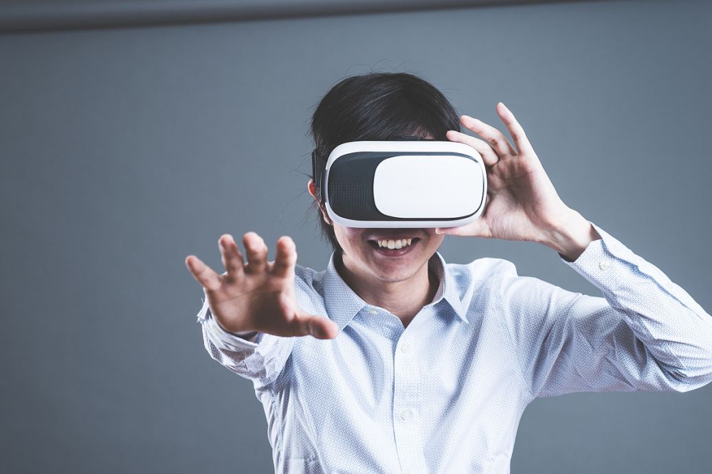 撒撒娇举高高是什么歌