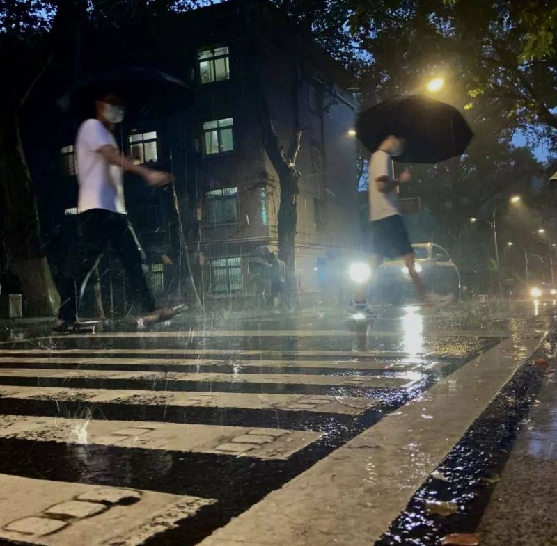 今夜的雨还在淅淅沥沥是什么歌