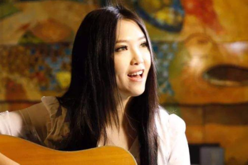 天空下着雨我又想起你是什么歌曲