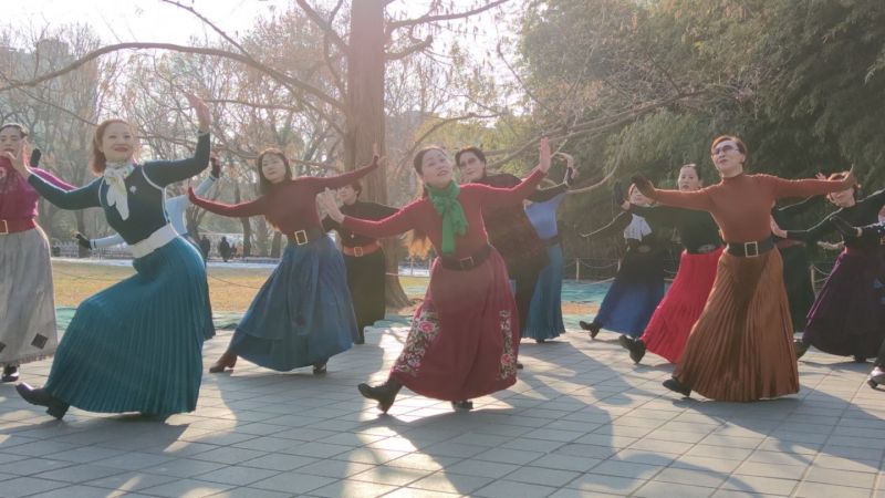 相信明天的天空更蔚蓝是什么歌