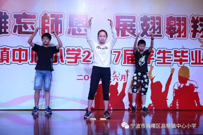 小学毕业典礼唱什么歌