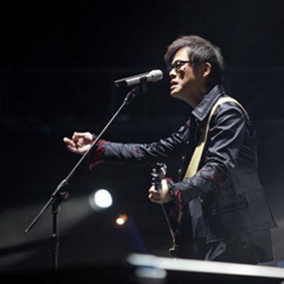 歌词让青春吹动你的长发是什么歌