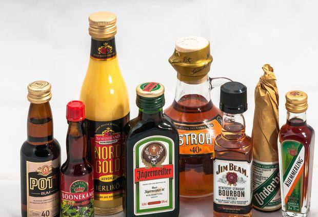 酒一杯一杯的喝是什么歌