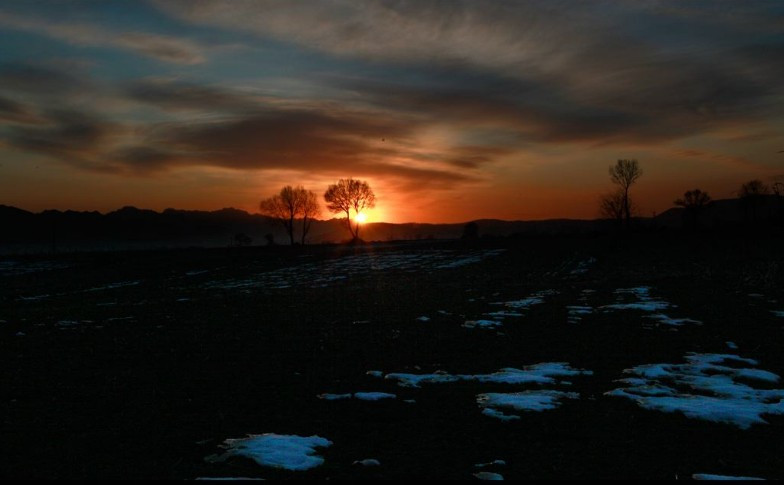 是否还依然坐在窗前是什么歌