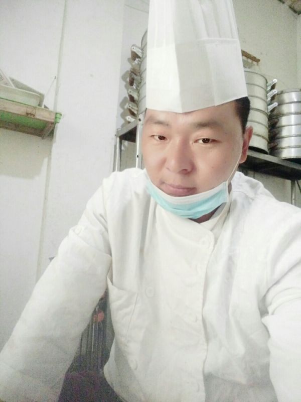 双手轻轻捧着你的脸是什么歌