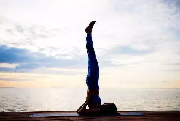 握紧手中的平凡是什么歌