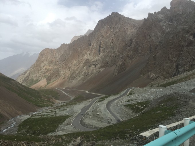 一条路海角天涯是什么歌曲