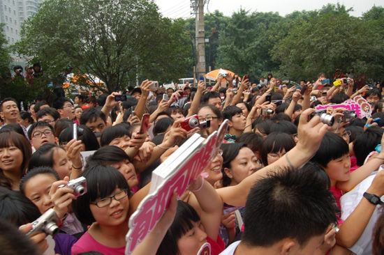 在拥挤的人潮是什么歌曲里的歌