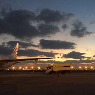 我多想找到你轻捧你的脸是什么歌