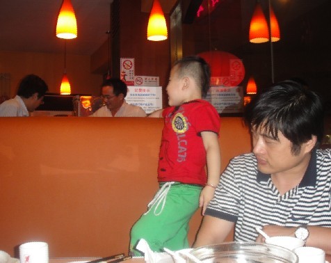 爸爸一个家妈妈一个家是什么歌