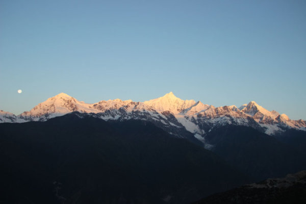 翻过了一座山是什么歌